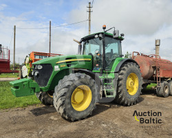 John Deere 7830
