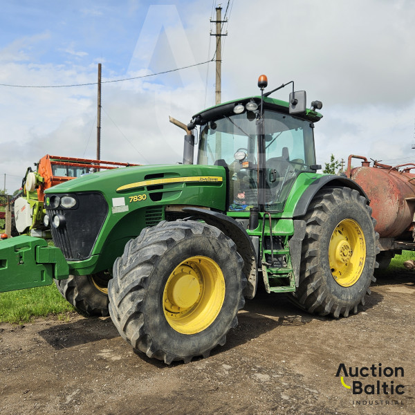 John Deere 7830