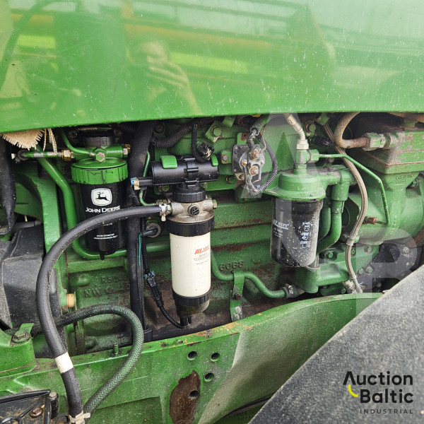 John Deere 7830