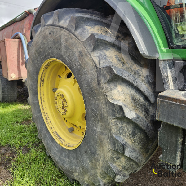 John Deere 7830