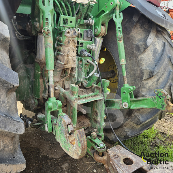 John Deere 7830