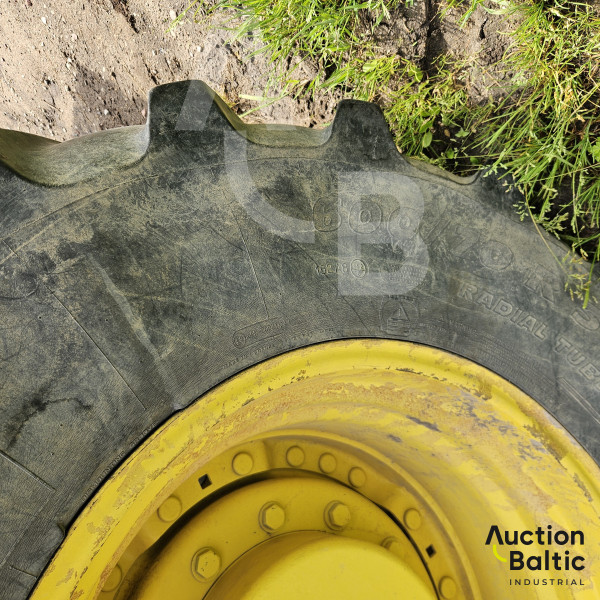 John Deere 7830