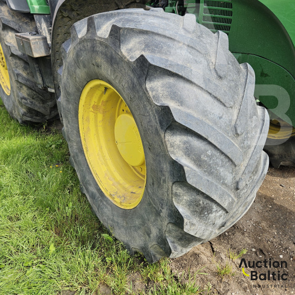 John Deere 7830