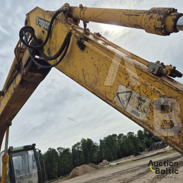 JCB JS 200 LC