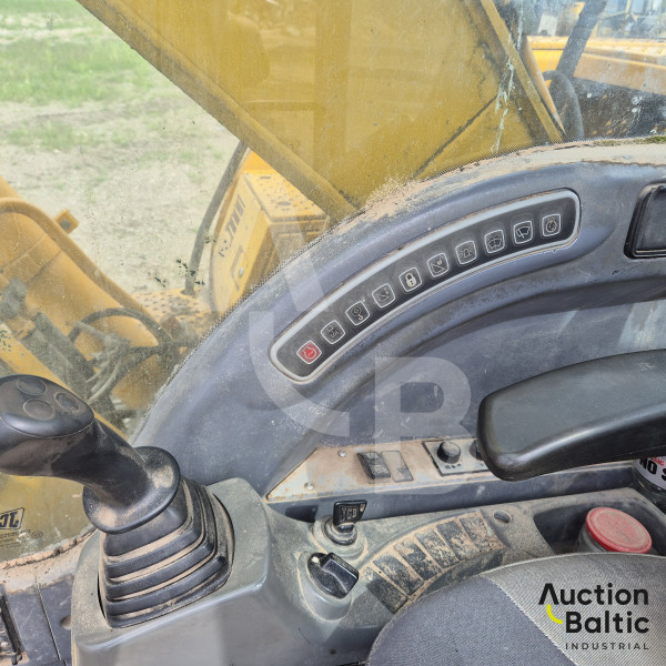 JCB JS 200 LC