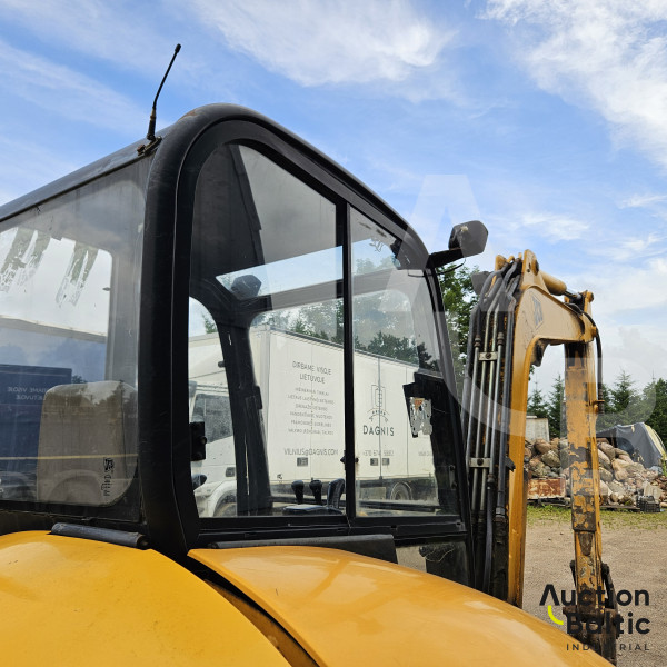 JCB 8052