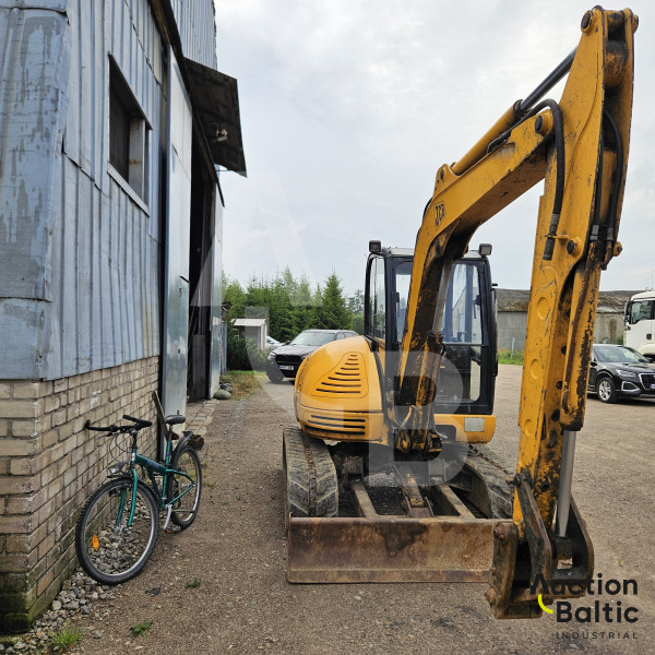 JCB 8052