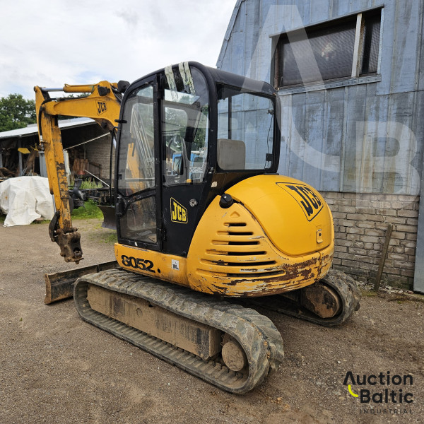 JCB 8052