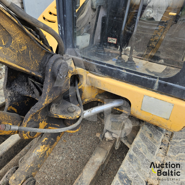 JCB 8052