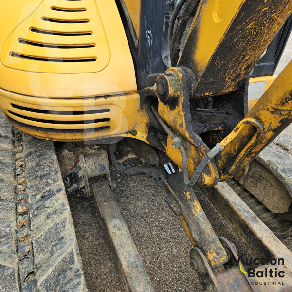 JCB 8052