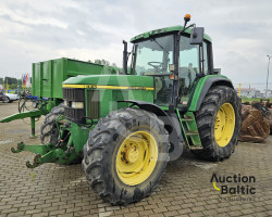 John Deere 6810