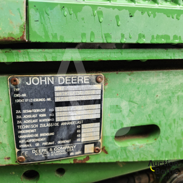 John Deere 6810