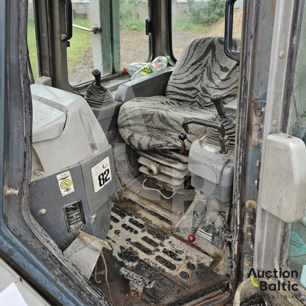 Komatsu D65EX-12