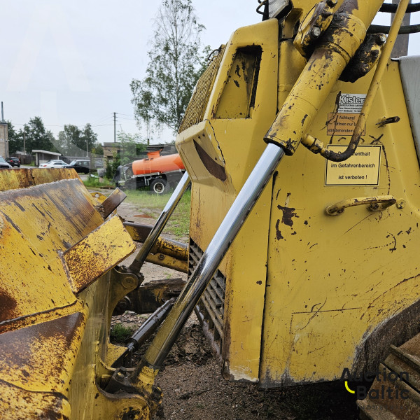 Komatsu D65EX-12