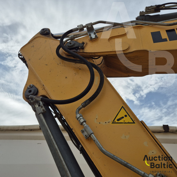 Liebherr R 916 LC