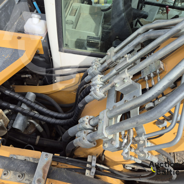 Liebherr R 916 LC