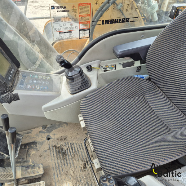 Liebherr R 916 LC