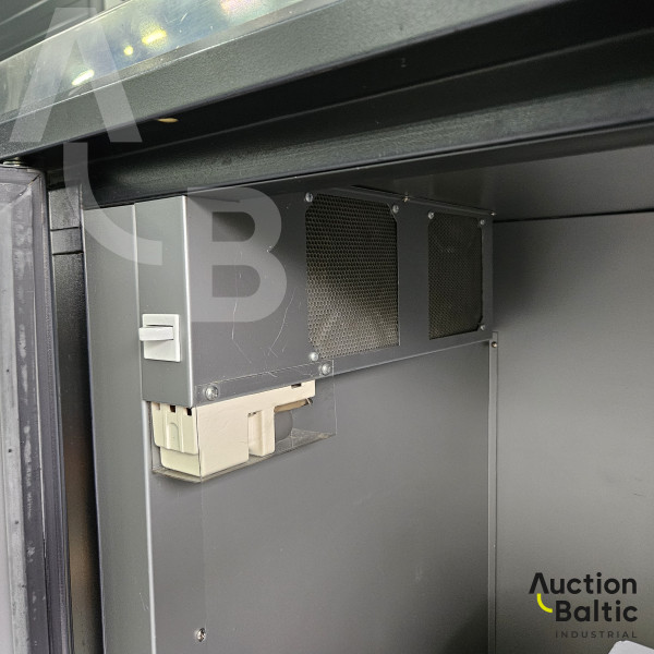Mobile beer bar and display refrigerator