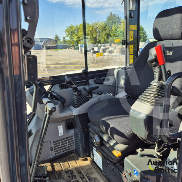 Komatsu PC80MR-3