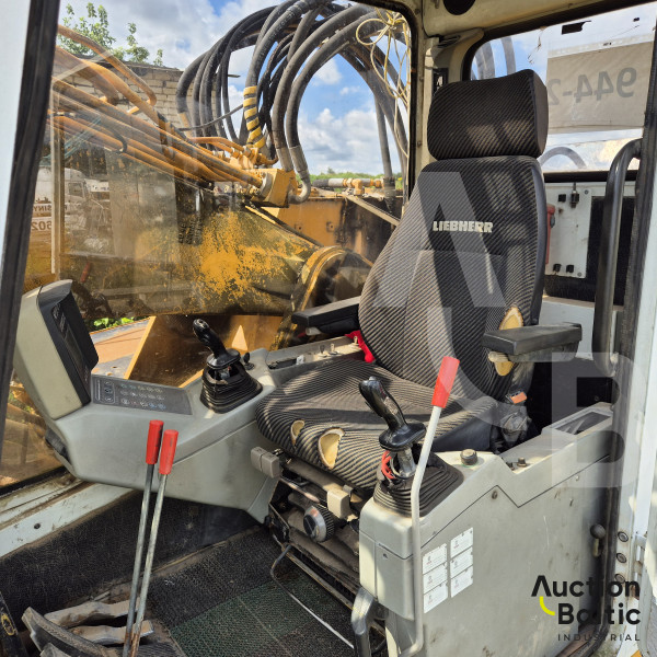 Liebherr 944