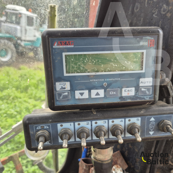 Self-propelled sprayer