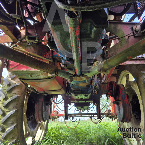 Self-propelled sprayer