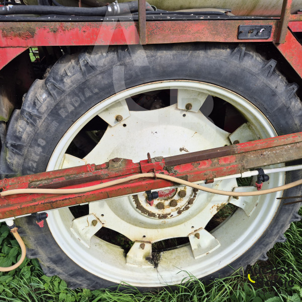 Self-propelled sprayer