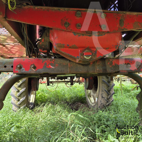 Self-propelled sprayer