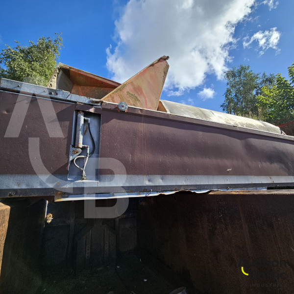 Tipper truck cargo part with frame and cylinder
