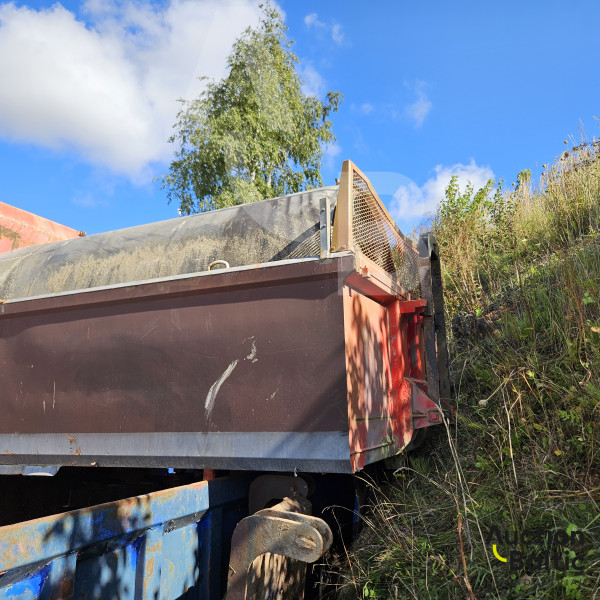Tipper truck cargo part with frame and cylinder