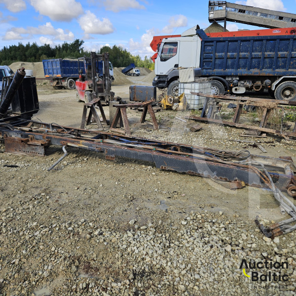 Tipper truck cargo part with frame and cylinder