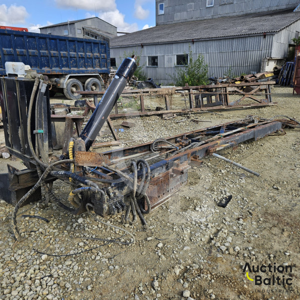 Tipper truck cargo part with frame and cylinder