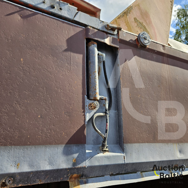 Tipper truck cargo part with frame and cylinder