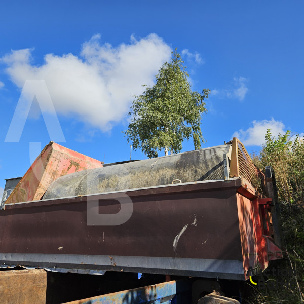 Tipper truck cargo part with frame and cylinder