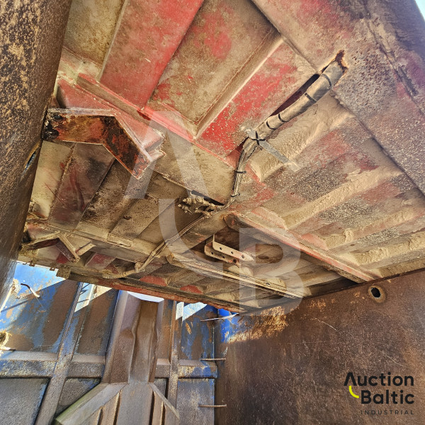 Tipper truck cargo part with frame and cylinder