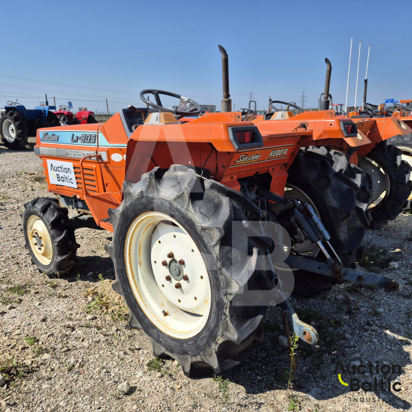 Kubota L1-205D