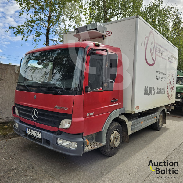 Mercedes-Benz 815