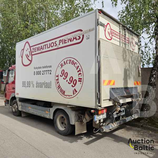 Mercedes-Benz 815