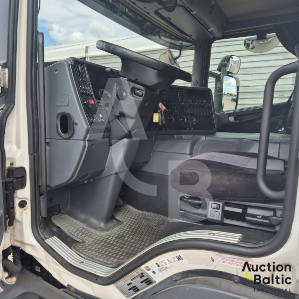 Scania P 450