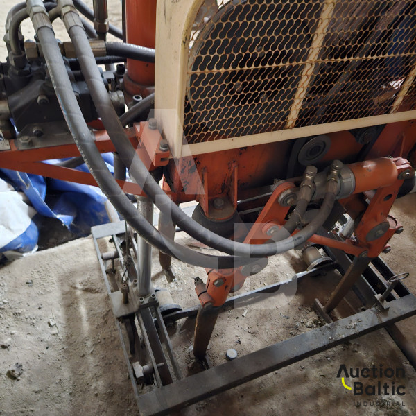 Sleeper tamping machine