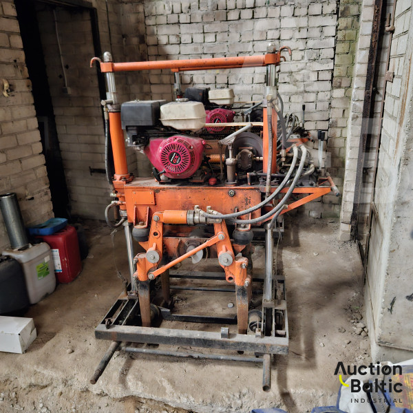 Sleeper tamping machine