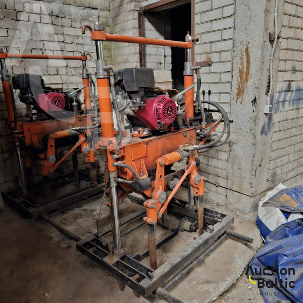 Sleeper tamping machine