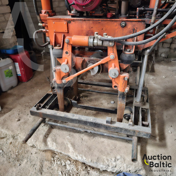 Sleeper tamping machine