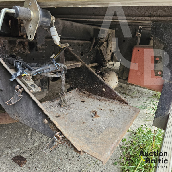 Nissan U714