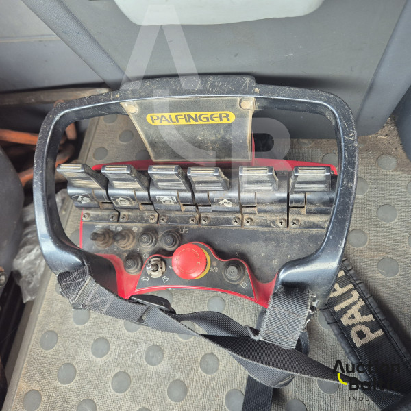 Iveco AS260S43 + King GTS44/3 + Palfinger PK 32080 C