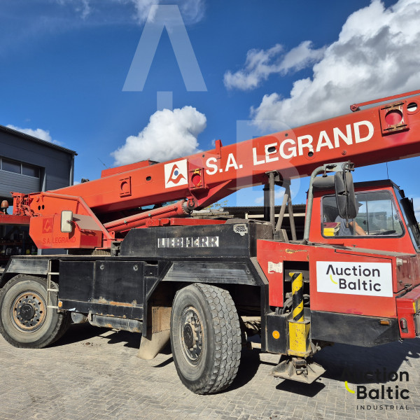 Liebherr UTM 526