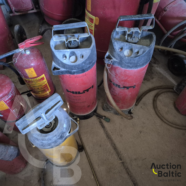 Spraying equipment