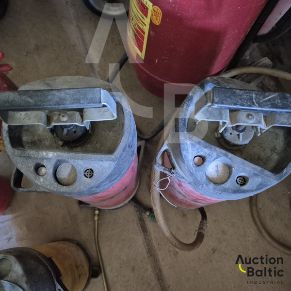 Spraying equipment