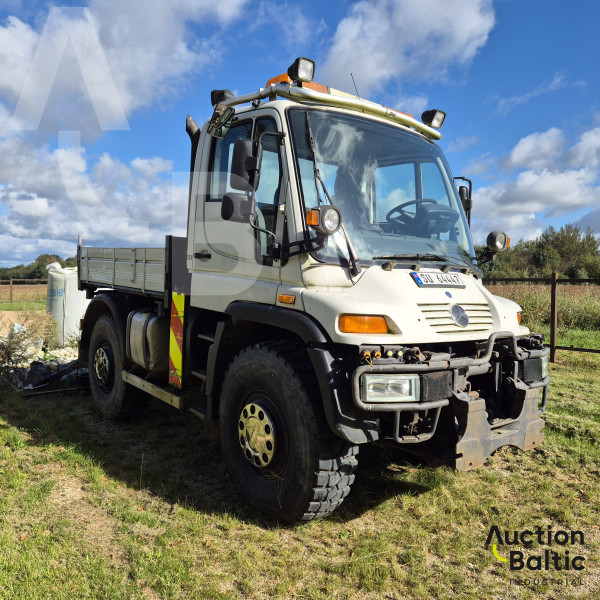 Mercedes-Benz Unimog U 400