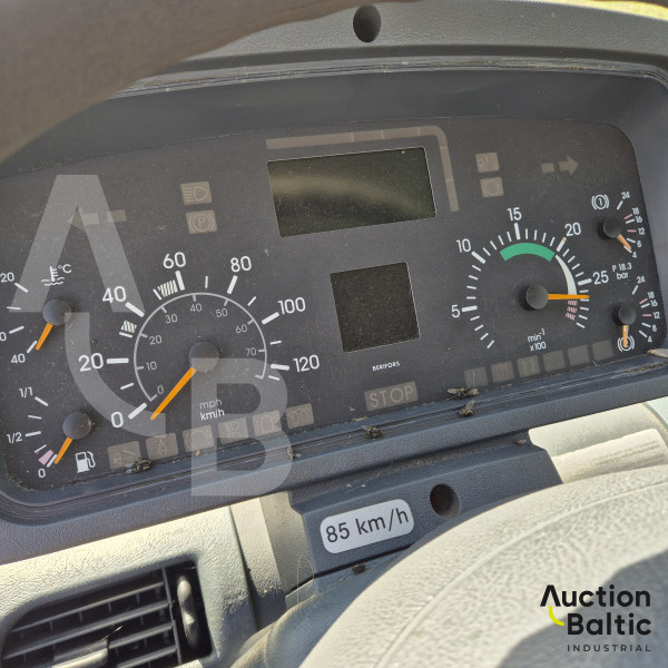 Mercedes-Benz Unimog U 400